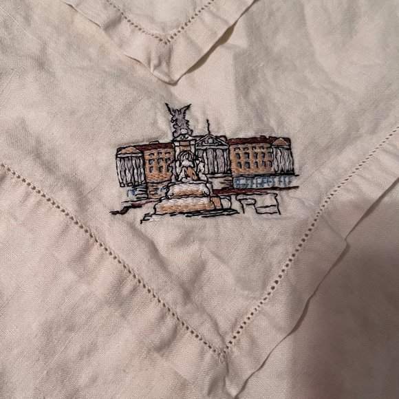 Vintage hand embroidered cloth table napkins 6 unique designs - Picture 4 of 8